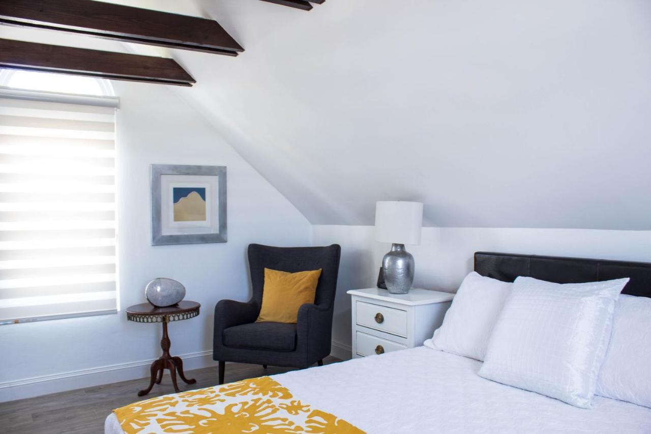 Cavendish Heights Suites Pembroke Εξωτερικό φωτογραφία